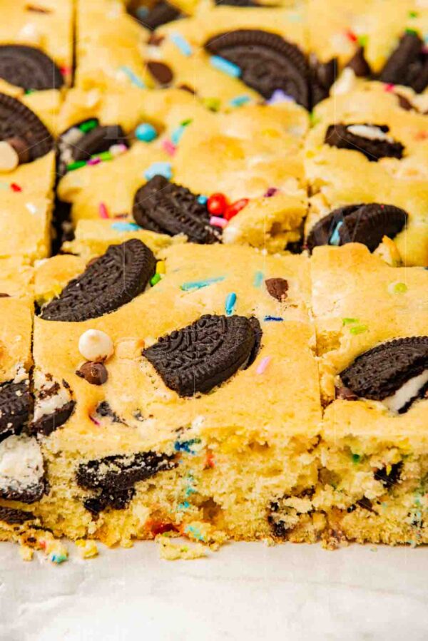 Sprinkles Party Blondies - Image 17