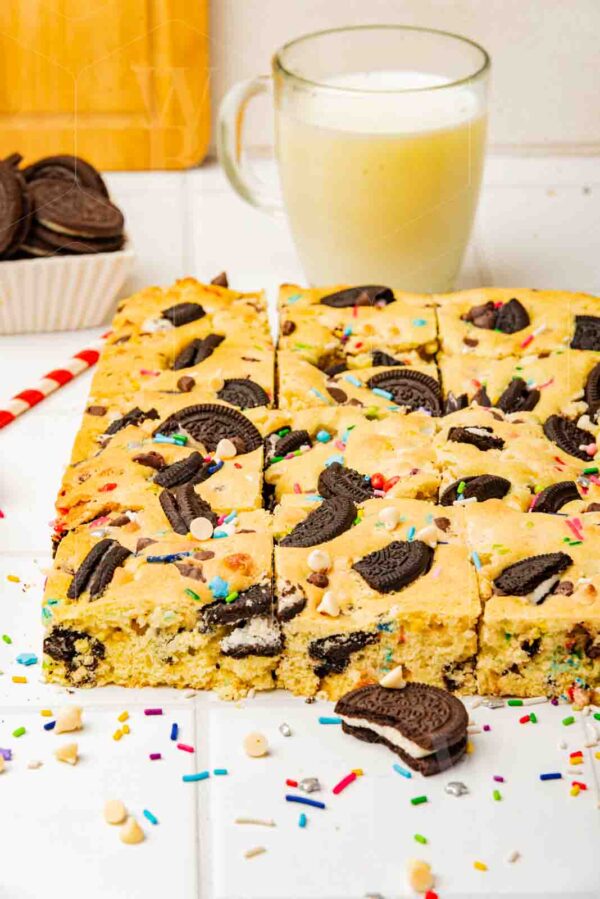 Sprinkles Party Blondies - Image 18