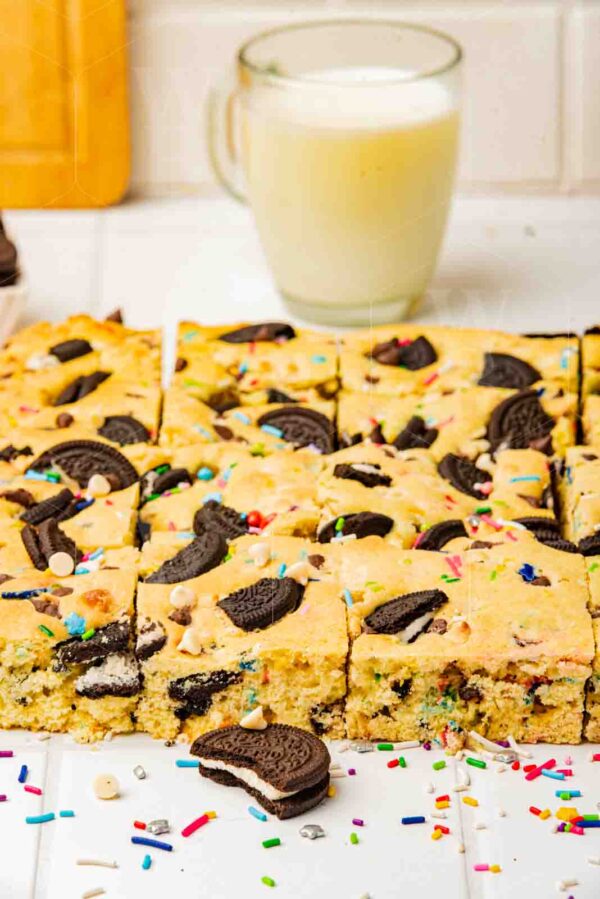 Sprinkles Party Blondies - Image 19