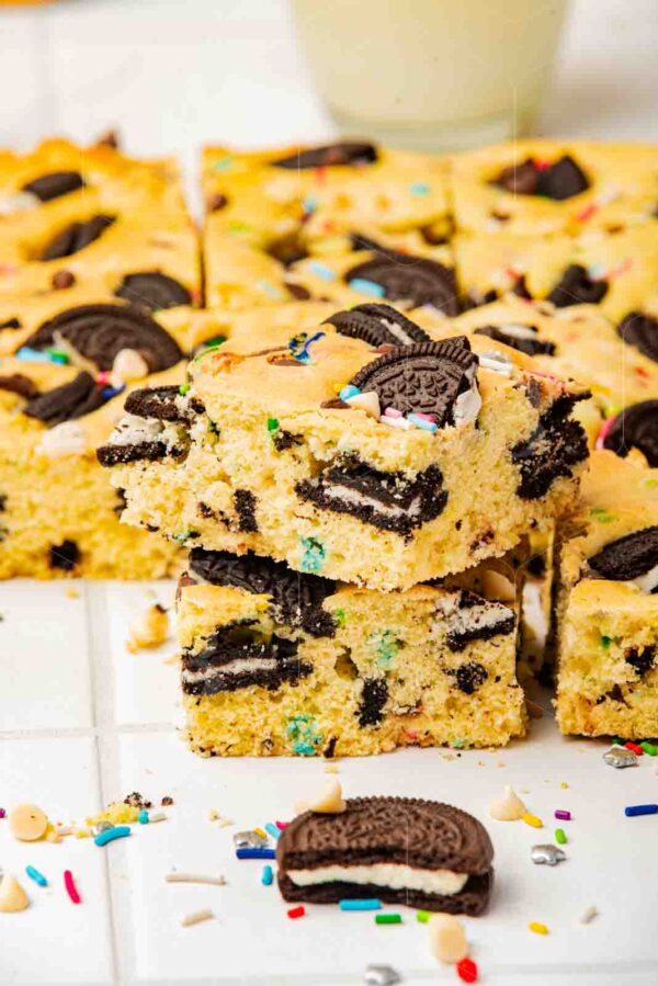 Sprinkles Party Blondies - Image 21