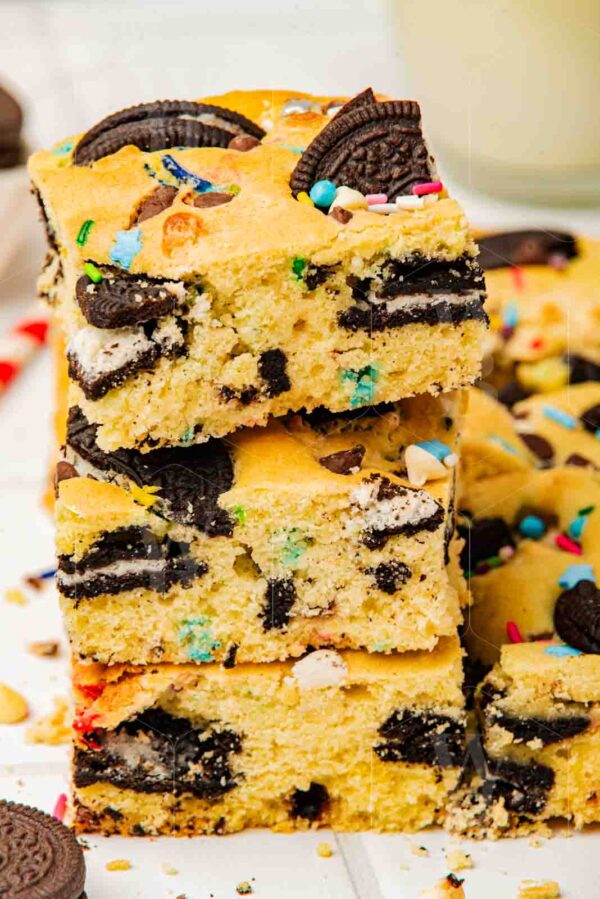 Sprinkles Party Blondies - Image 30