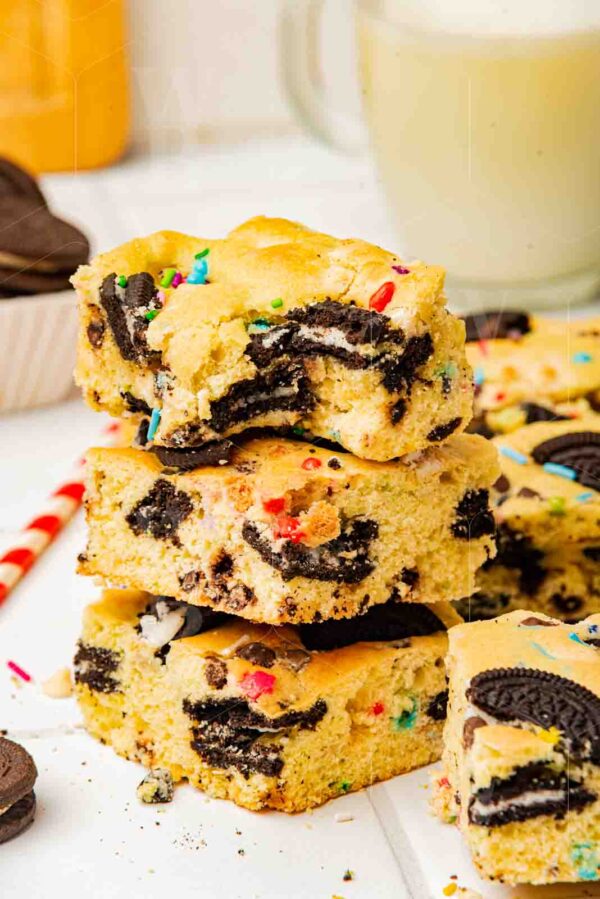 Sprinkles Party Blondies - Image 35