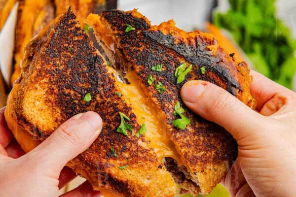 Classic Patty Melt with Caramelized Onions & Thousand Island Sauce - Image 8