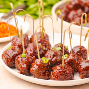 Slow Cooker Festive meatballs with Raspberry Chili Sauce [Set 1]